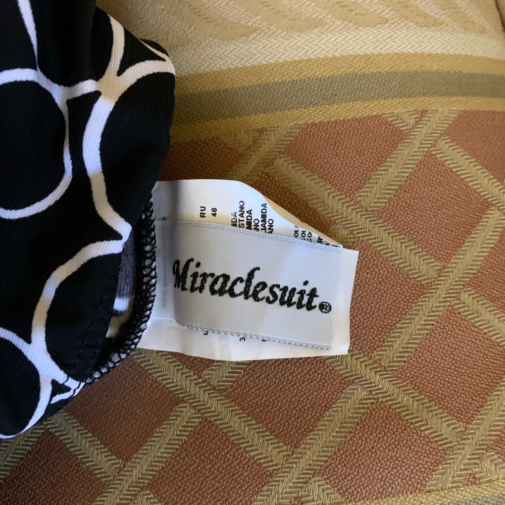 Miraclesuit - Black/White Swimsuit Size 12 NWOT - Picture 4 of 6